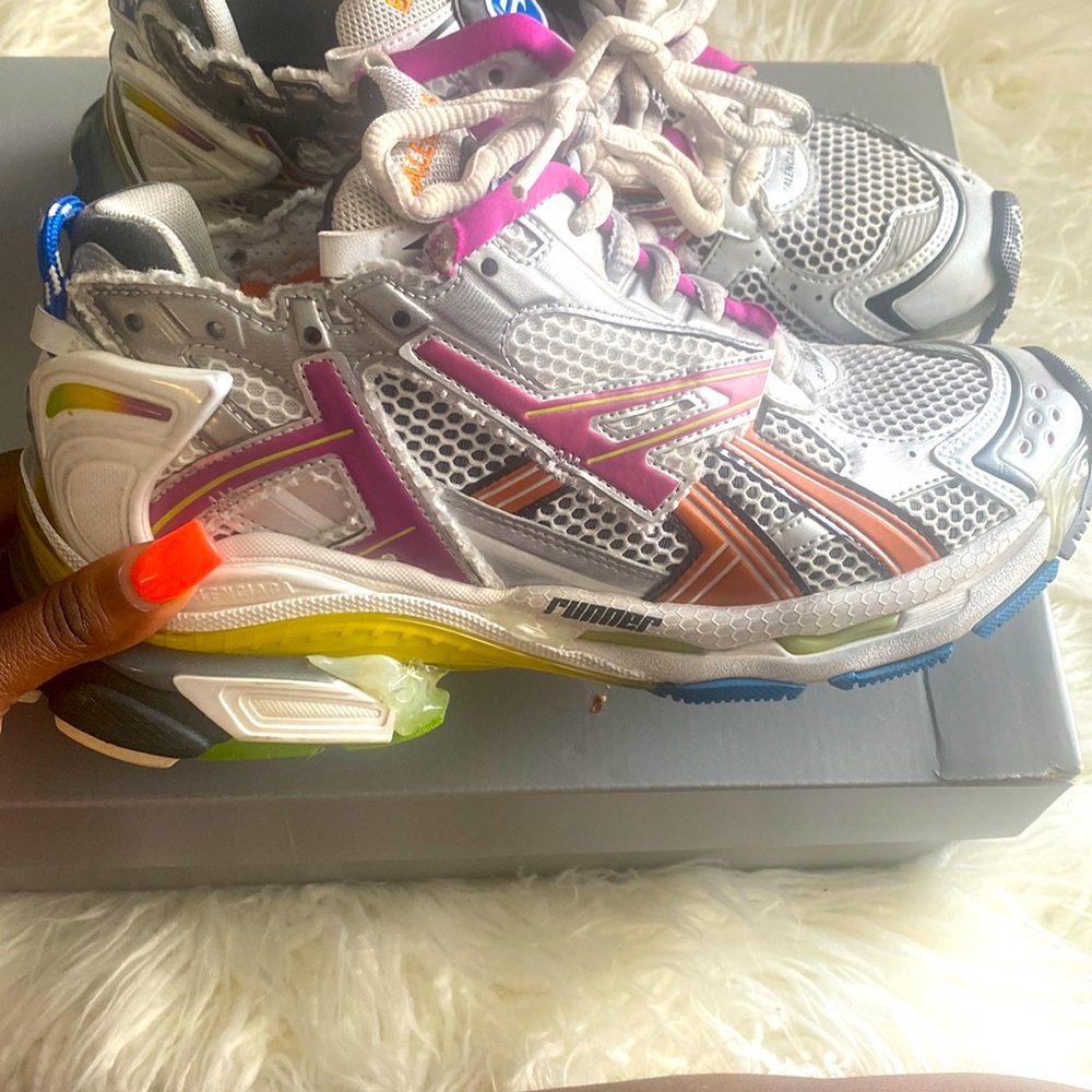 100% Authentic Balenciaga Runner sneakers … Size 9(40) Women size 7(40) Men
